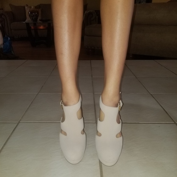 Aldo - Picture 2 of 8